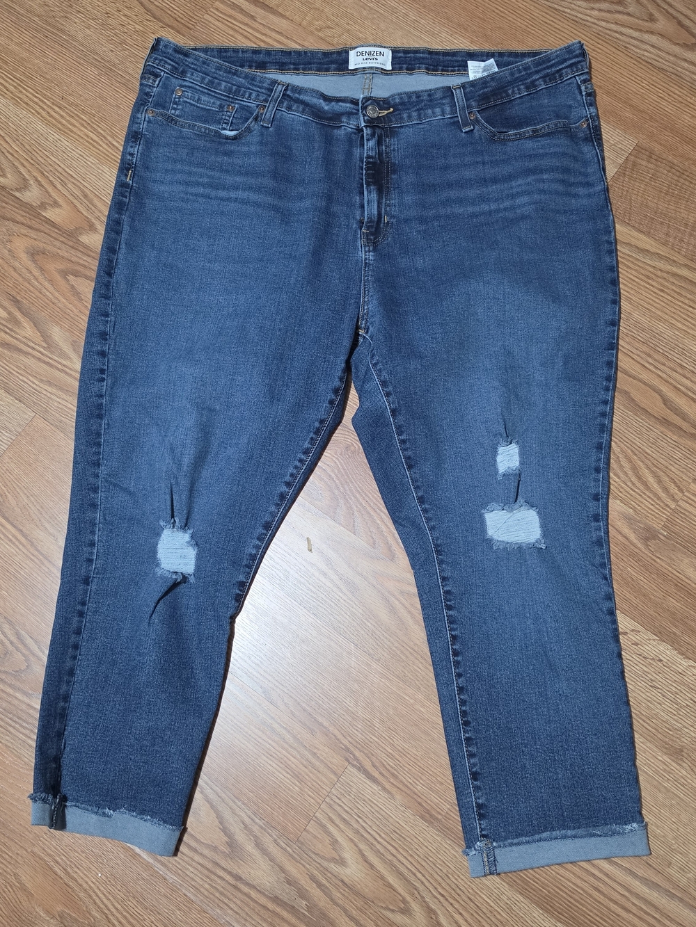 DENIZEN by LEVIS  Dark Indigo Cropped Distressed Jeans